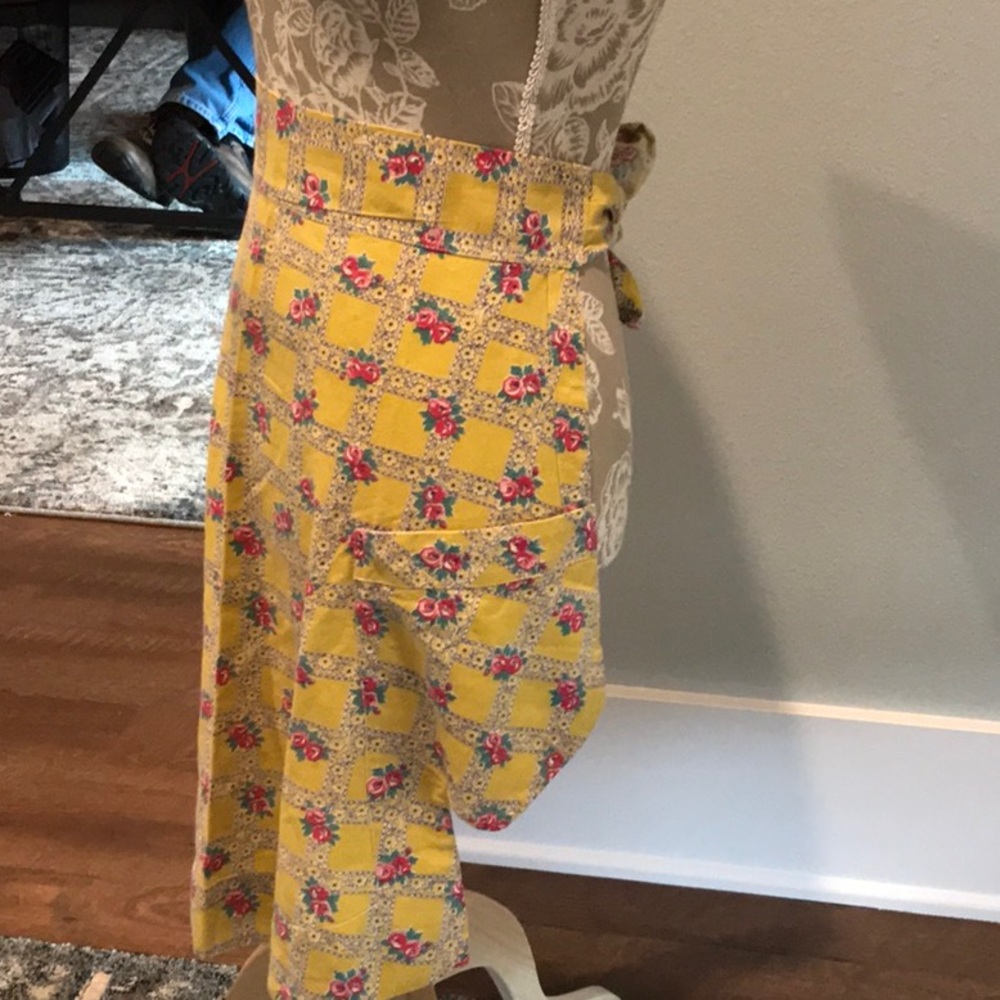 Vintage Apron - Picture 2 of 4